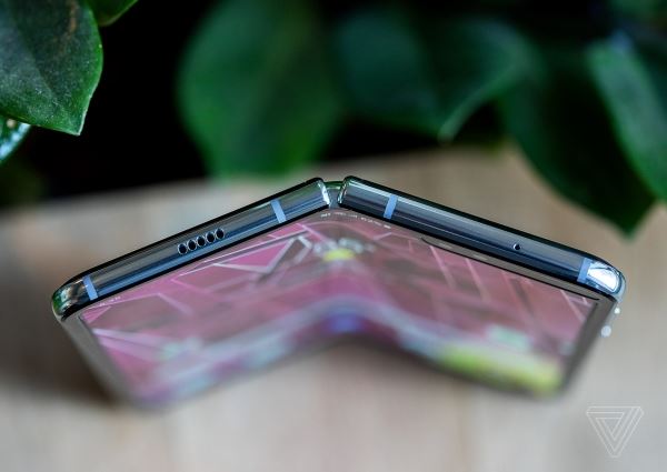 Samsung Galaxy Fold появится на прилавках в сентябре